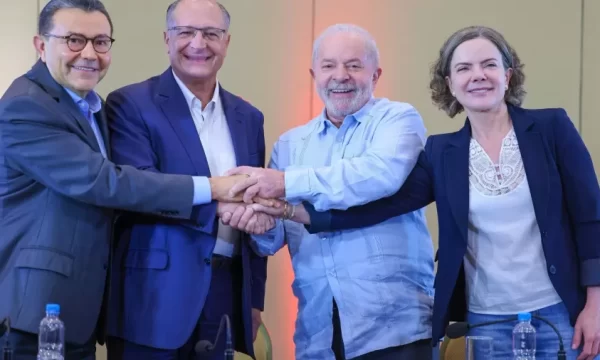 Lula vai a convenção do PSB e tenta resolver desavenças da aliança