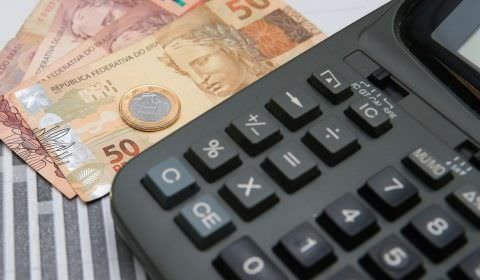 Mercado financeiro reduz previsão da inflação para 5,57%