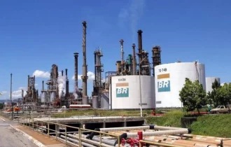 Mercado sinaliza aversão ao risco e Petrobras adia oferta de refinarias