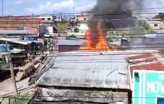 Moradores em Manacapuru entram em desespero após grande incêndio