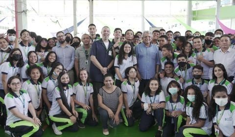 Pauderney cumpre agenda com alunos da Fundação Matias Machline e visita empresa do Polo de Relógios