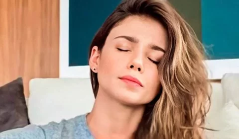Paula Fernandes se emociona ao falar sobre traição em antiga relação