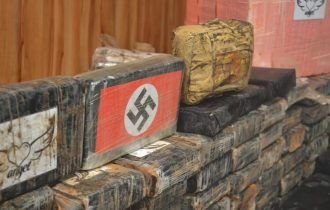 Polícia Federal encontra uma tonelada de cocaína com símbolo nazista enterrada em sítio