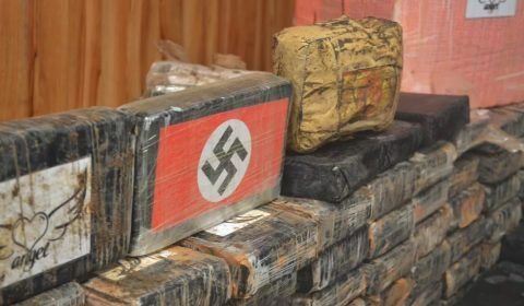 Polícia Federal encontra uma tonelada de cocaína com símbolo nazista enterrada em sítio