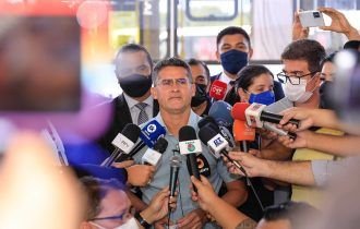 Prefeito David Almeida garante mais dois concursos com 2,7 mil vagas até o final do ano