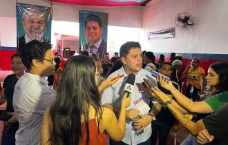 Também com cartaz de Lula, Psol oficializa nome de Marcelo Amil como candidato ao Governo do Amazonas