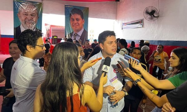 Também com cartaz de Lula, Psol oficializa nome de Marcelo Amil como candidato ao Governo do Amazonas