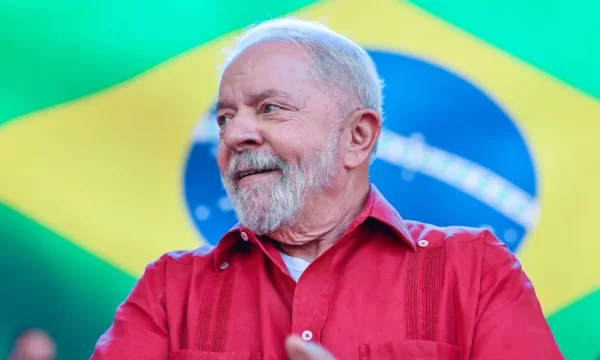 Lula não acredita em golpe e diz que militares são mais responsáveis que Bolsonaro