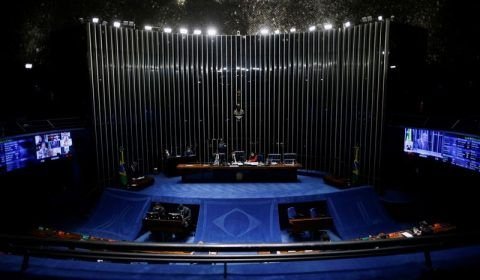 Senado aprova com folga PEC dos auxílios e proposta segue à Câmara