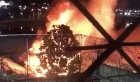 Tragédia: casal de idosos perdem tudo ao terem a casa destruída por incêndio em Manaus