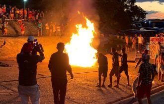 Vídeos: homem é linchado e tem corpo incendiado em Japurá, no AM