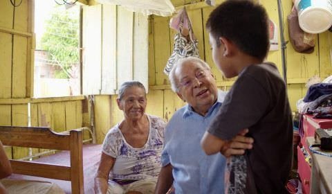 Amazonino inicia campanha e anuncia o maior programa de combate à fome da história