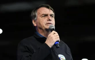 Bolsonaro chama de “cara de pau” e “sem caráter” quem assinou carta pela democracia