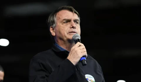 Bolsonaro chama de “cara de pau” e “sem caráter” quem assinou carta pela democracia