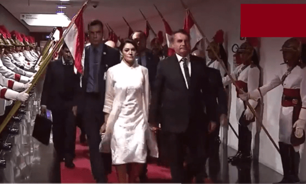 Bolsonaro, Michelle e Carlos saíram irritados da posse de Moraes no TSE