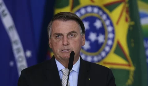 Bolsonaro ataca jornalista Vera Magalhães e Tebet e diz que são uma vergonha