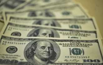 Dólar sobe com cautela sobre atividade global em meio à agenda fraca