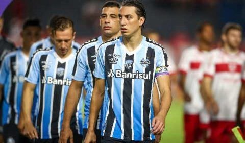 Robert Renan 'atola' rival e torcida do Grêmio enlouquece nas redes sociais