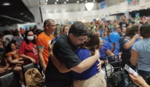 Hissa Abrahão é recebido por multidão na Zona Oeste de Manaus ao lado de David, Dulce e Daniel Almeida