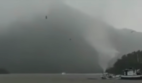 Impressionante e assustador: pescadores filmam tornado em Santa Catarina