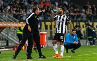 "Internamente o discurso é diferente"; Bastidores de Cuca 'vazam' e chegam de última hora ao Palmeiras