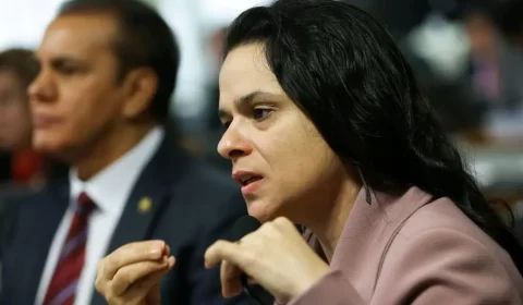 Janaina Paschoal nega apoio a Bolsonaro: 'Não nasci para ser a outra'