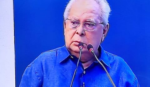 'Lamento perder meu tempo te respondendo e peço respeito', diz Amazonino para Henrique