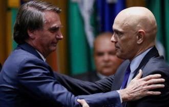 Moraes convida Bolsonaro para posse no TSE e ganha camisa do Corinthians, diz site