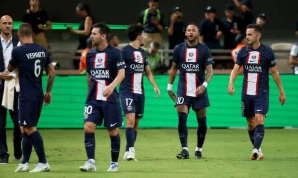 Neymar marca golaço, e PSG inaugura temporada com título da Supercopa da França