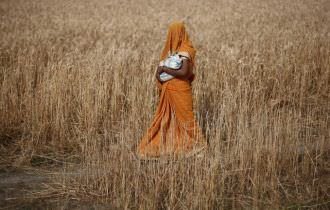 O que está por trás do terrível surto de suicídios entre mulheres na Índia?