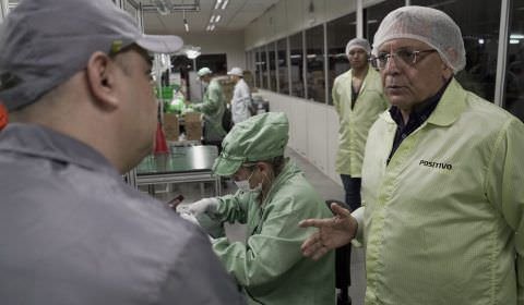 Pauderney Avelino visita Positivo e Borel e ressalta importância da criação dos polos de componentes e microeletrônica