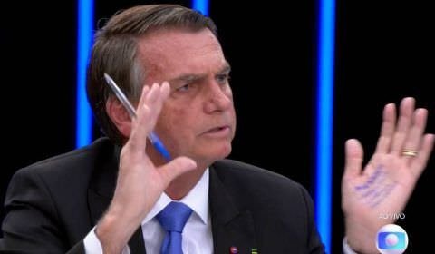 PGR defende prorrogar investigação de Bolsonaro por associar vacina à aids