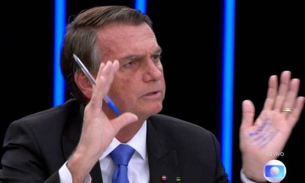PGR defende prorrogar investigação de Bolsonaro por associar vacina à aids