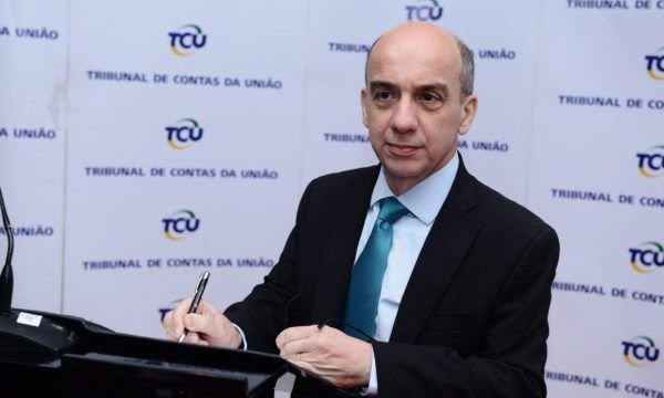 TCE-AM vai gastar mais de R$1 milhão com buffet para Cerimonial 