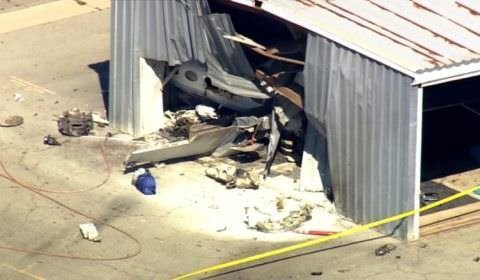 Três pessoas morrem após dois aviões colidirem no aeroporto da Califórnia