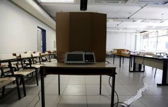 TSE volta a proibir celular, mesmo desligado, na cabine de votação