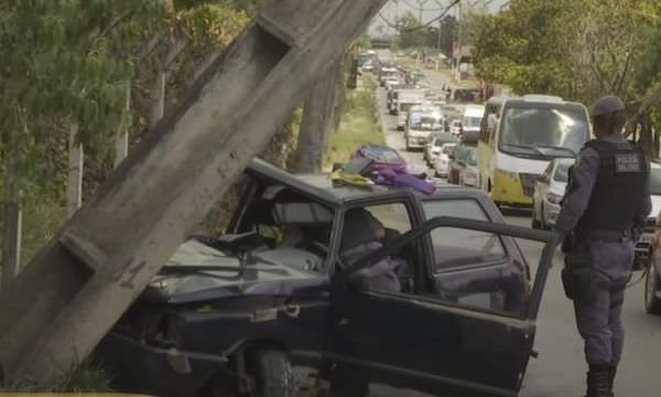 Urgente: Pai e filha de 3 anos ficam feridos após acidente em Manaus