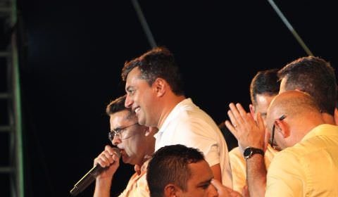 Wilson Lima e David Almeida levam multidão em grande convenção partidária