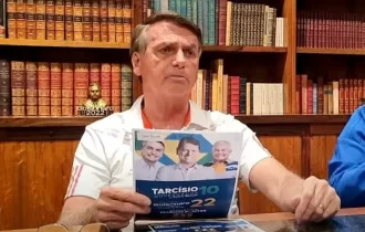 Ação pede que TSE impeça Bolsonaro de fazer lives eleitorais no Planalto