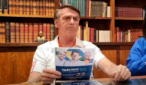 Ação pede que TSE impeça Bolsonaro de fazer lives eleitorais no Planalto