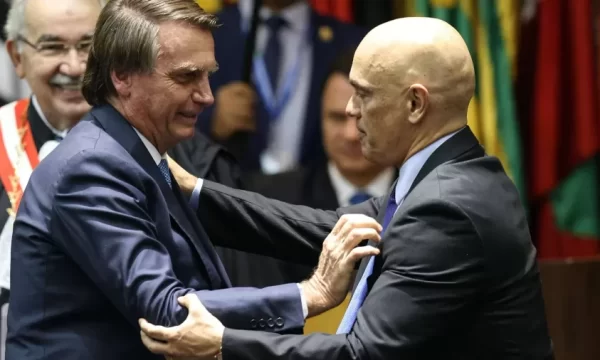 Bolsonaro chama inquéritos de Moraes de 'irregulares e ilegais'