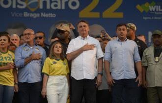 Bolsonaro declara apoio à reeleição de Wilson Lima, em comício em Manaus