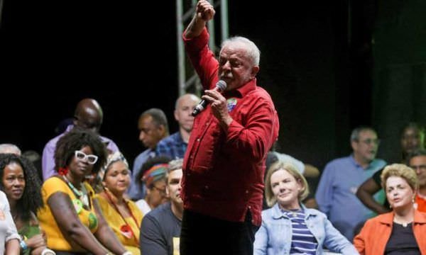 Bolsonaro ironiza Lula e cita ‘inveja’ para rebater comparação de apoiadores a Ku Klux Klan