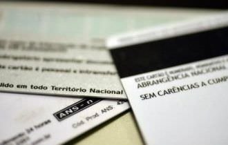 Bolsonaro sanciona lei que obriga planos a cobrirem tratamentos fora do rol da ANS