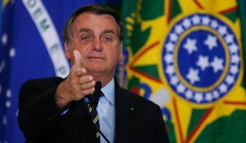 Bolsonaro sanciona lei que reduz idade mínima para laqueadura