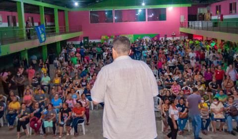 Comício de arrancada da vitória de Hissa Abrahão reúne centenas de pessoas na Praça 14