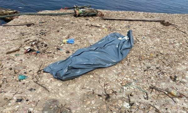 Corpo de homem é encontrado boiando em rio no bairro Educandos, em Manaus