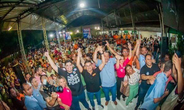 David Almeida declara voto para Hissa Abrahão em mega comício na zona Centro-Oeste