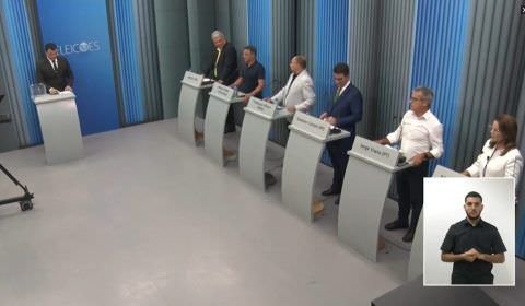 Decisão judicial faz filiada da Globo encerrar debate com candidatos antes do previsto no Acre