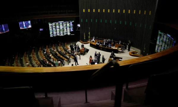 Disputas políticas e mudança em regra eleitoral fazem senadores desistirem de reeleição; entenda